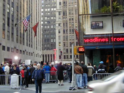 Crowds outside NBC Studio, where they broadcast their Today show every day<br>Location: <a href="https://www.google.com/maps/search/?api=1&query=40.75852,-73.97895" target="_new">Rockefeller Plaza</a>